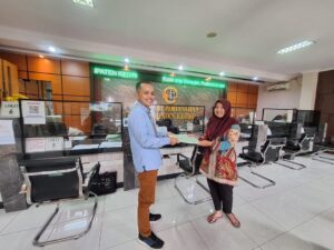 Serah Terima 6 (Enam) SHGB Tanah Tapak Tower SUTT 150 kV NKTW Kediri oleh BPN Kab. Kediri kepada PT PLN (Persero) UIP JBTB