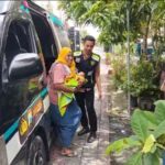 Polres Gresik Antar Pasien dengan Ambulans Sidokkes dari RS Dr Soetomo