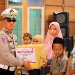 Aksi Humanis Satlantas Polres Gresik Berbagi Berkah untuk Warga