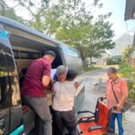Bantu Warga Menganti, Polres Gresik Berikan Layanan Ambulans Gratis Usai Perawatan Medis